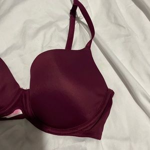 Victoria’s Secret wear everywhere burgundy bra